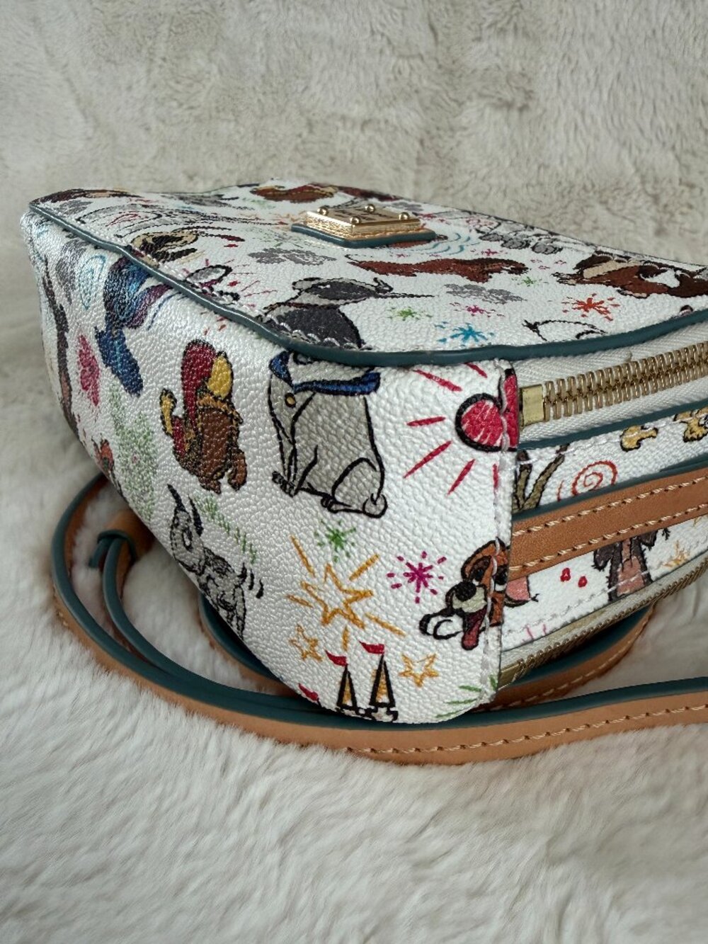 DOONEY BOURKE DISNEY PARKS DOGS AMBLER CROSSBODY BAG - Picture 10 of 16